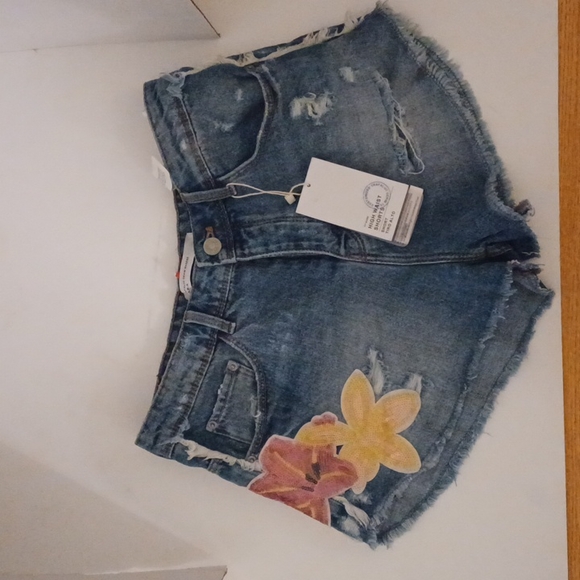 Zara Highwaisted Denim Shorts - Picture 1 of 6